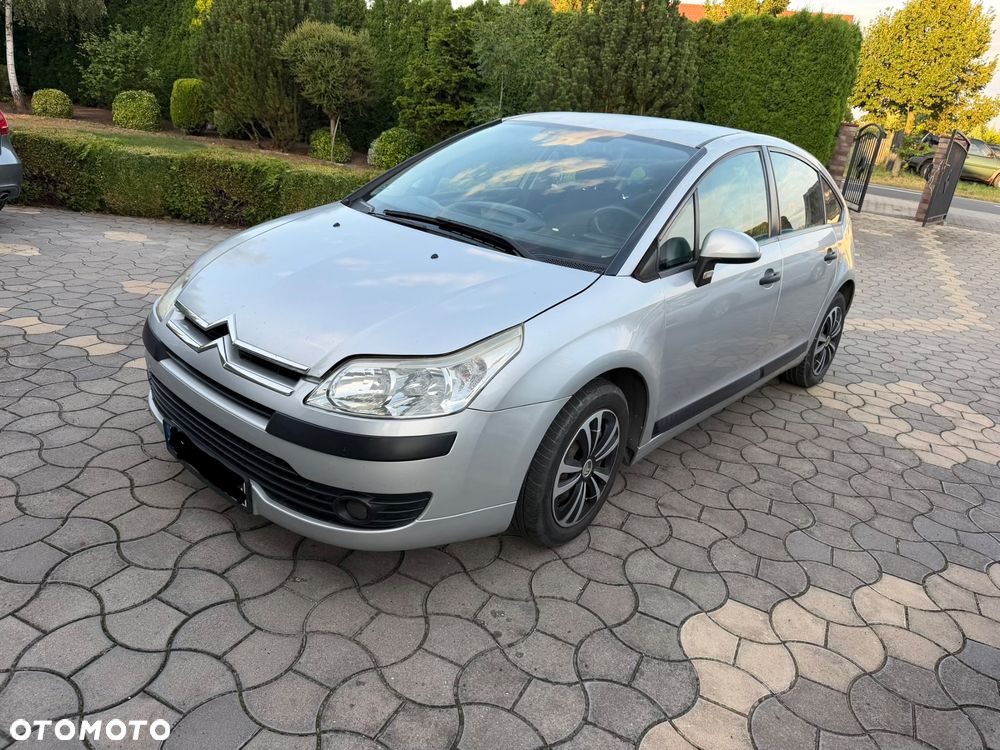 Citroën C4 1.6 16V Confort - 2