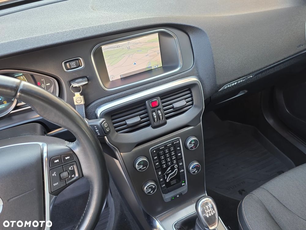 Volvo V40 Cross Country D3 Momentum - 26