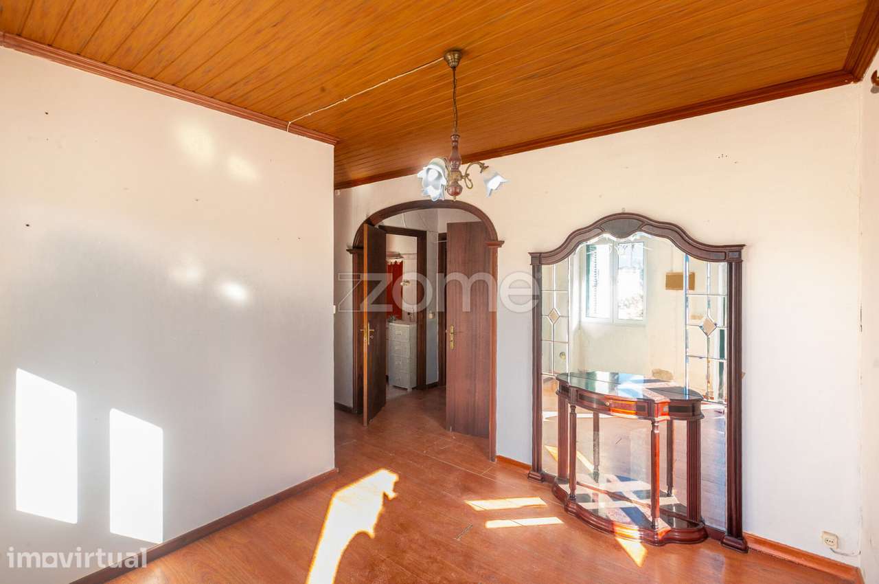 Moradia T1+2 com 2 entradas, Garagem, Terreno e Terraço nas Furnas - Grande imagem: 5/39
