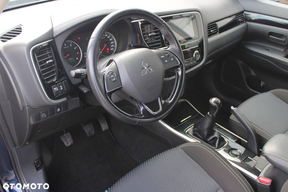 Mitsubishi Outlander - 16