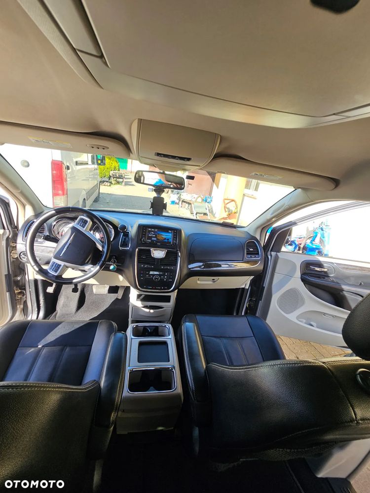 Chrysler Town & Country 3.6 Touring - 33
