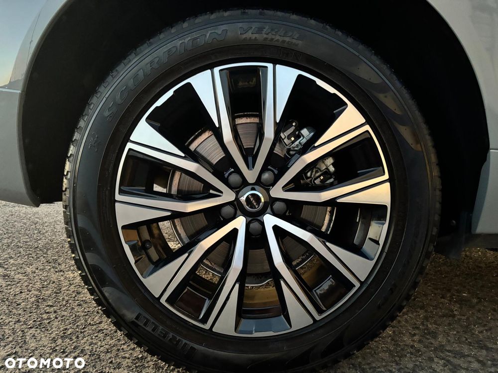 Volvo XC 60 B4 D Plus Dark - 12