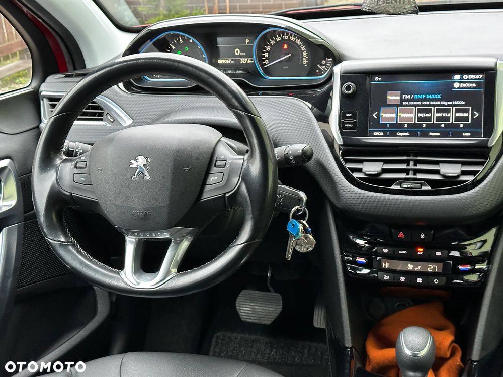 Peugeot 2008 1.2 Pure Tech GPF Allure S&S EAT6 - 22