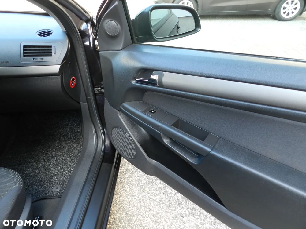 Opel Astra III GTC 1.4 Cosmo - 30