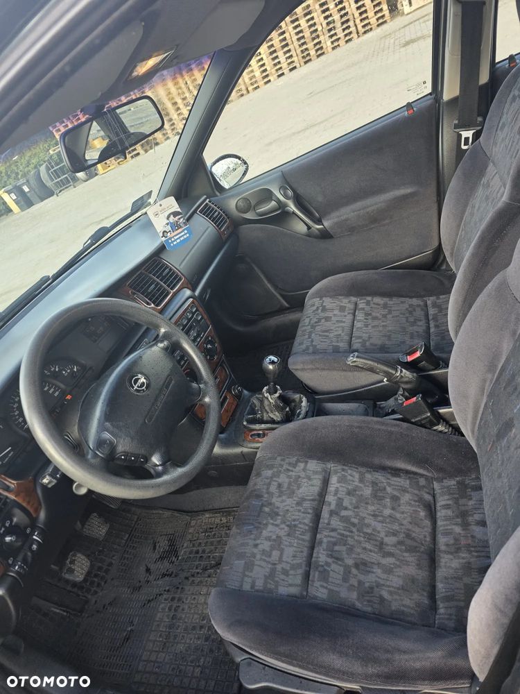 Opel Vectra 1.6 GL - 8