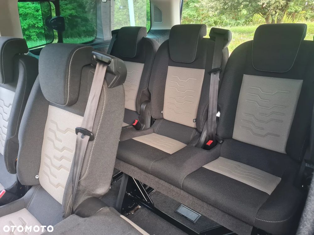 Ford Tourneo Custom - 30