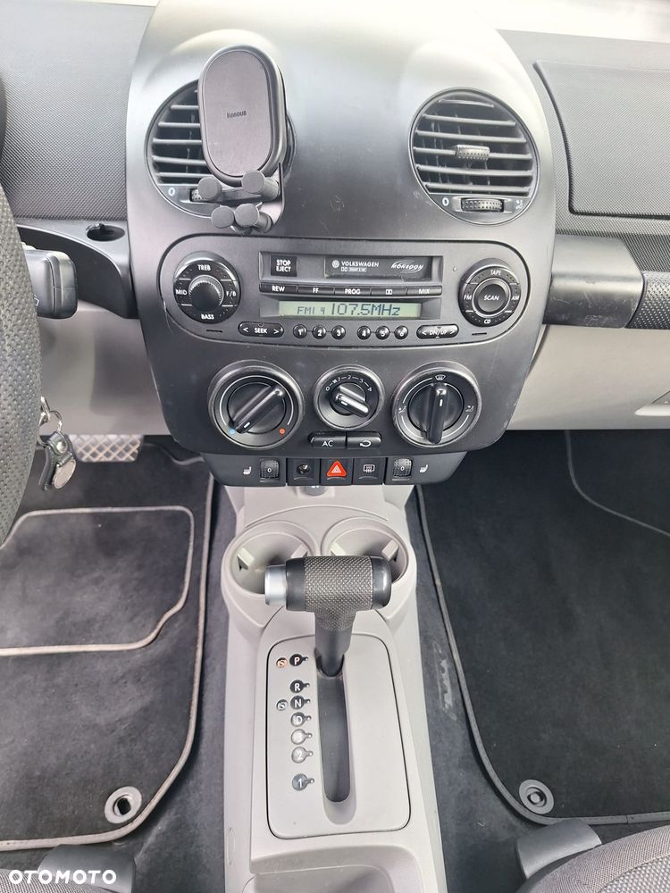 Volkswagen New Beetle 2.0 - 22