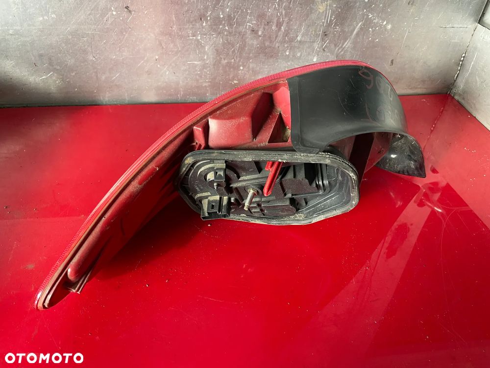 Lampa tylna prawa  z PEUGEOT 206 - 3