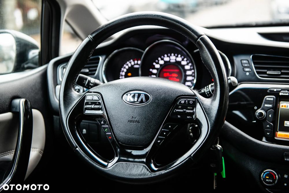 Kia Ceed 1.6 GDI Dream-Team Edition - 30