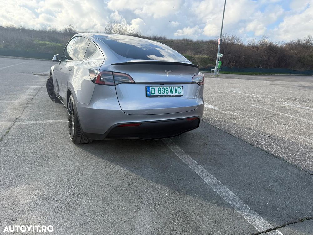 Tesla Model Y Performance - 9