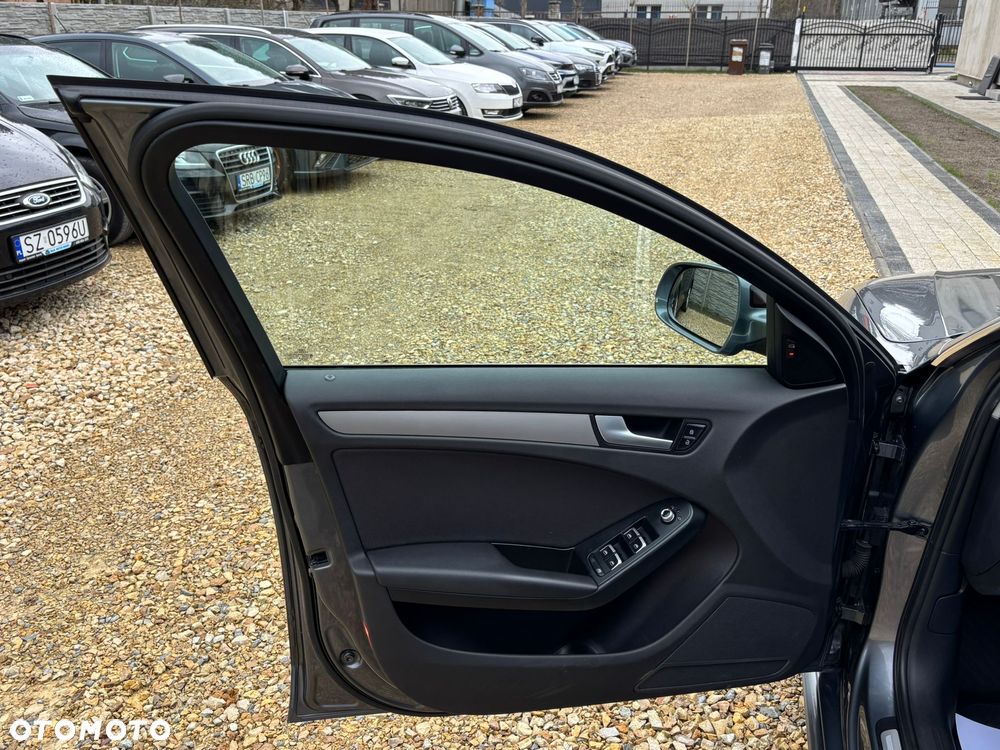 Audi A4 Avant 2.0 TDI DPF clean diesel multitronic S line Sportpaket - 22