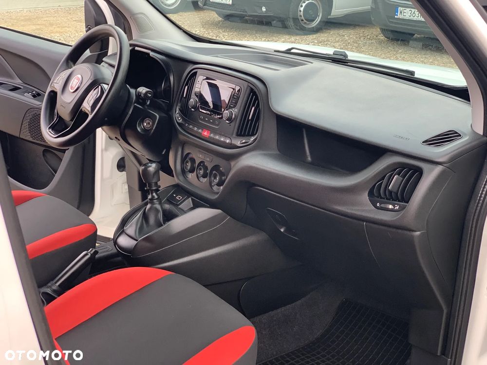 Fiat DOBLO MAXI SX DYNAMIC+ KOMBI VAN MINIBUS WZMOCNIONY 5cio osobowy N1 Homologacja cięż. HAK wpinany, Bagażnik dachowy, Alarm, Parktroniki, Halogeny, Podgrzewane fotele, Koła 16' MOCNY SILNIK 1.6 MultiJet, Emisja spalin Euro6, Skrzynia biegów 6cio stopniowa! - 11