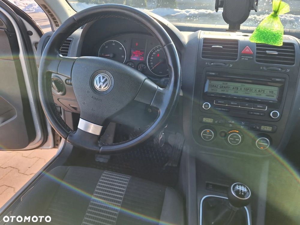 Volkswagen Jetta 1.9 TDI Trendline - 23