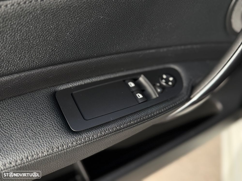 BMW 120 d Limited Edition Lifestyle c/ M Sport Pack - 14