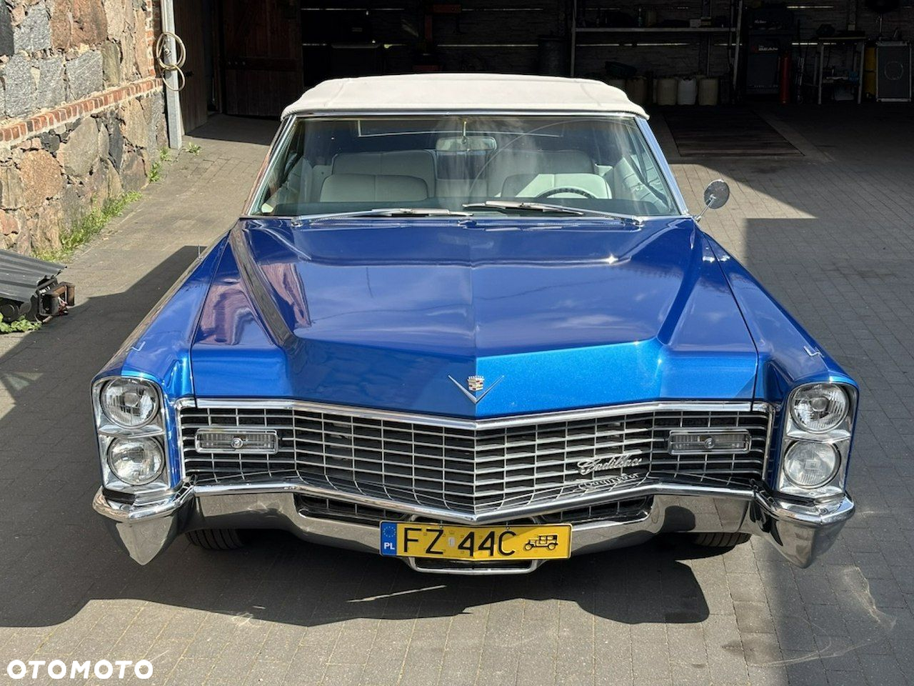 Cadillac Deville - 26
