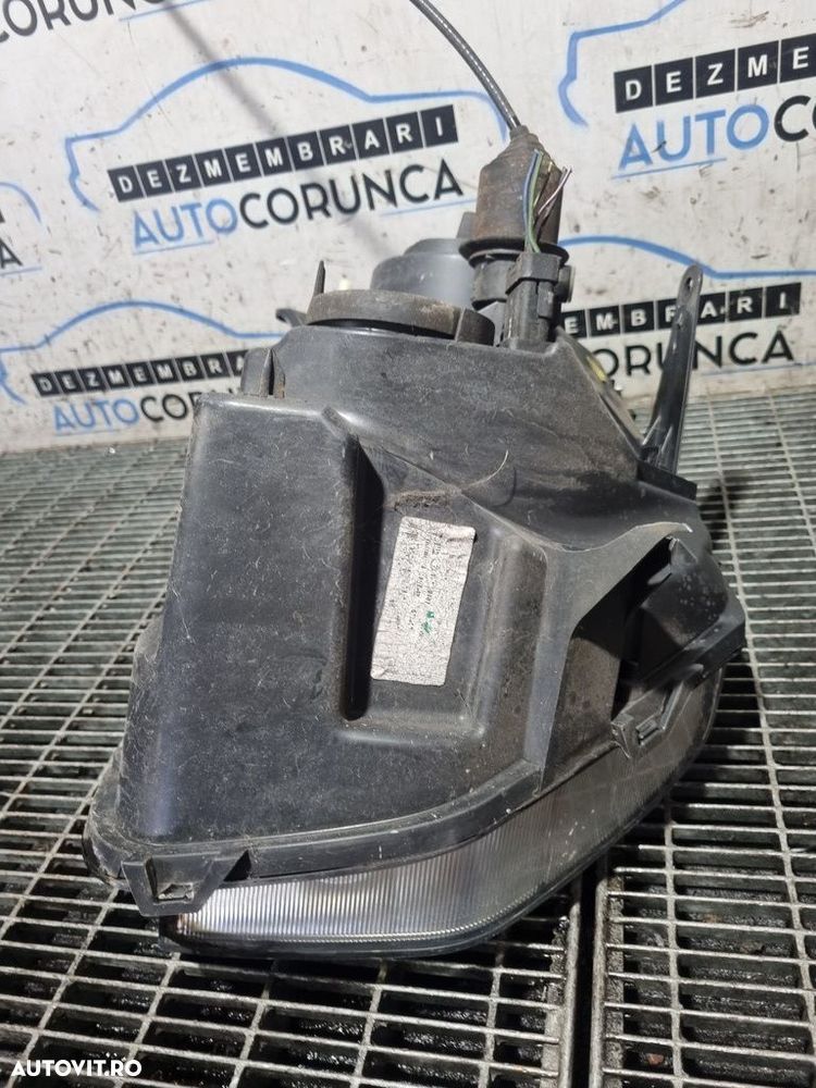 Far Stanga Dacia Duster 2010 - 2013 SUV 4 Usi (1304) Fara xenon - 5