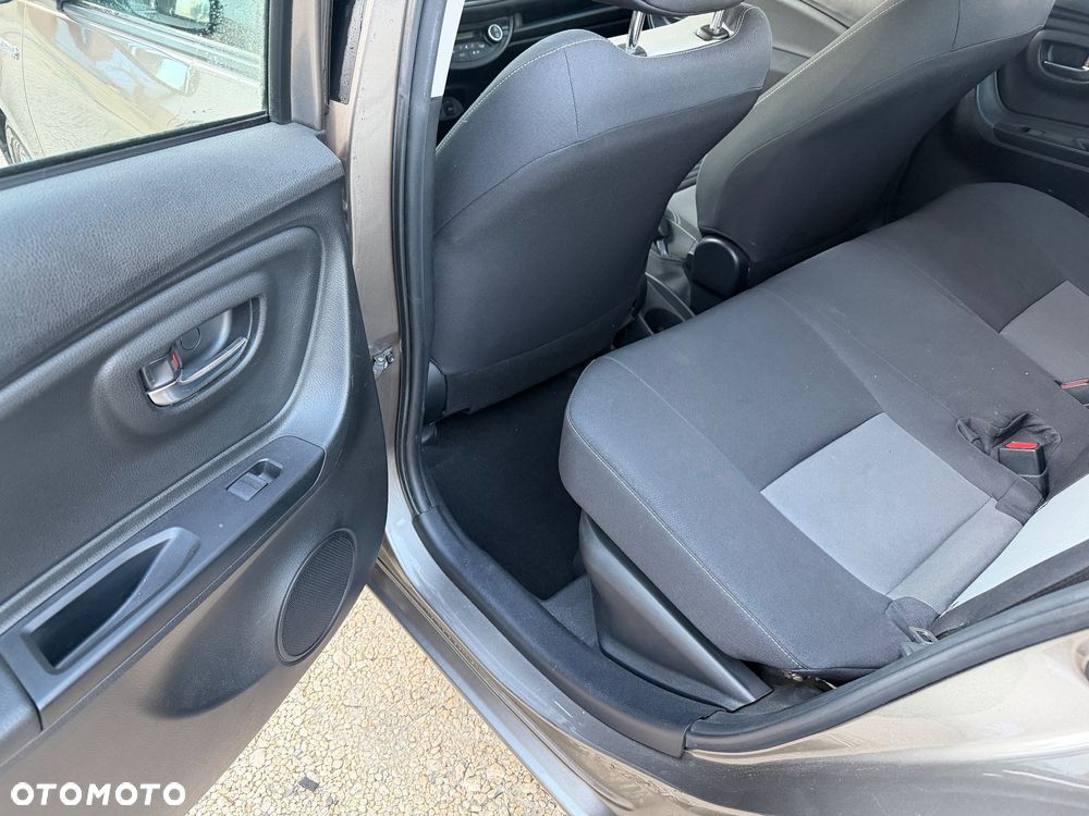 Toyota Yaris Hybrid 100 Terra - 19