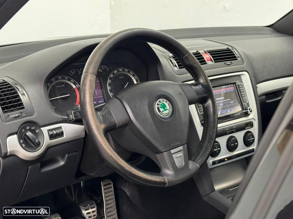 Skoda Octavia 2.0 TDI RS - 24
