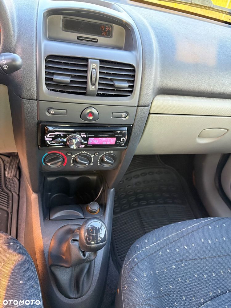 Renault Clio 1.2 16V Confort Authentique - 5