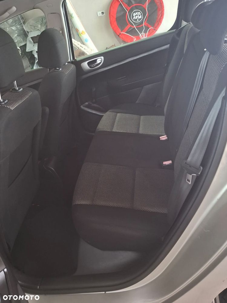 Peugeot 307 HDi 110 Premium - 9