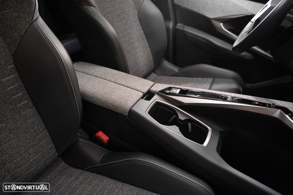 Peugeot 3008 1.2 Hybrid Allure e-DCS6 - 18