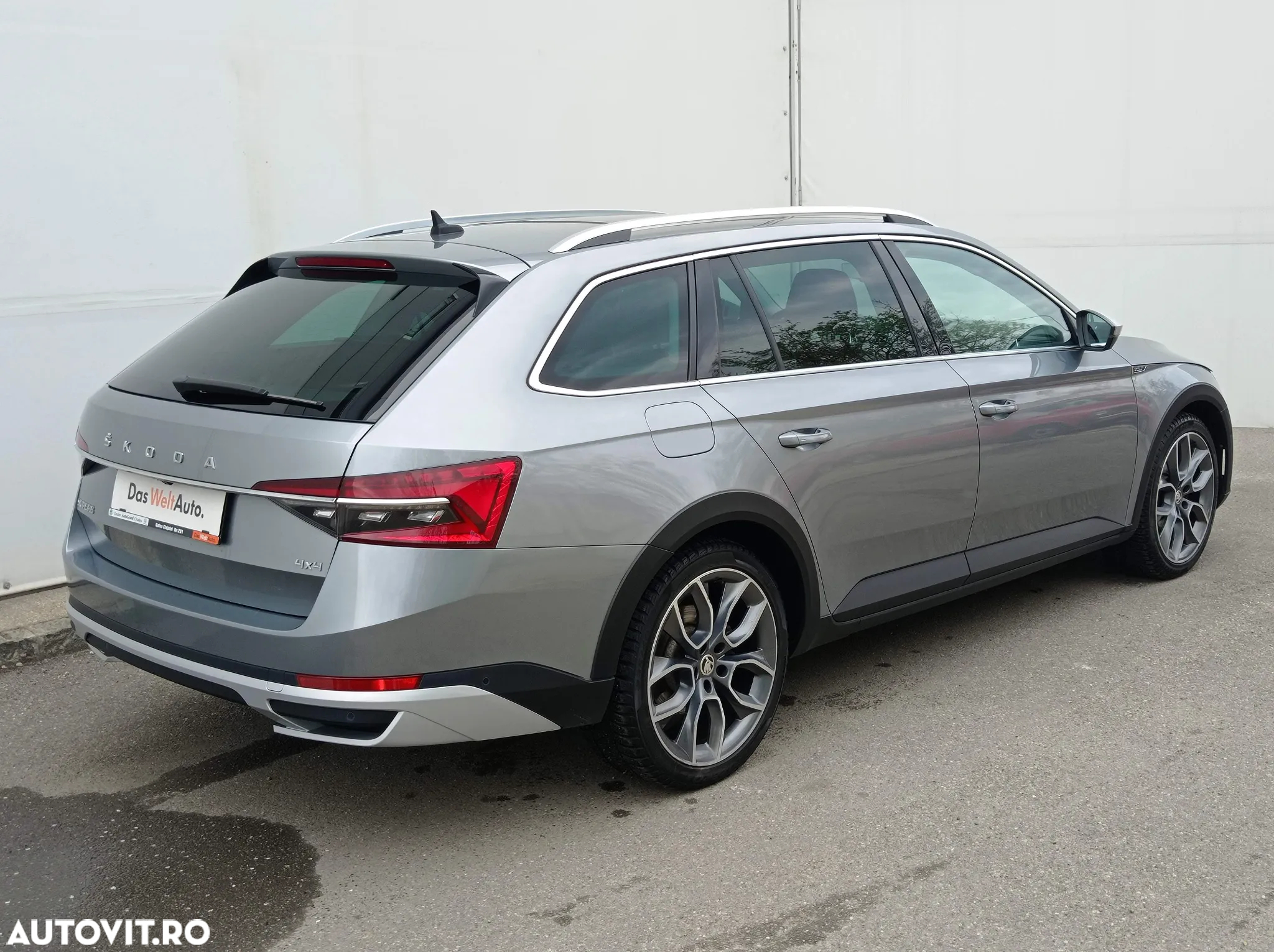 Skoda Superb Combi 2.0 TDI 4X4 DSG Scout - 11