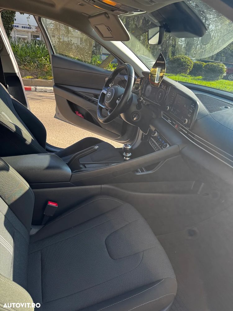 Hyundai Elantra 1.6 l 123 CP 6MT Highway - 9