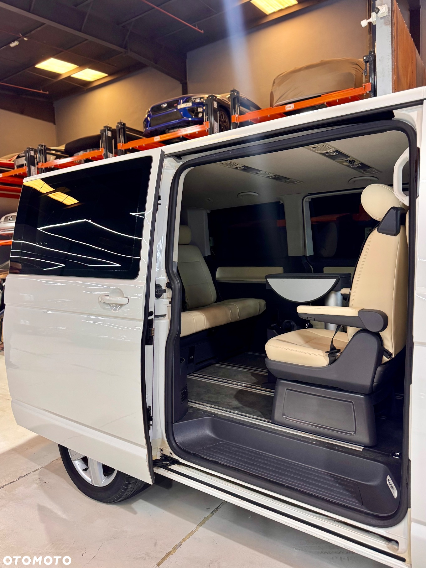 Volkswagen Multivan - 26