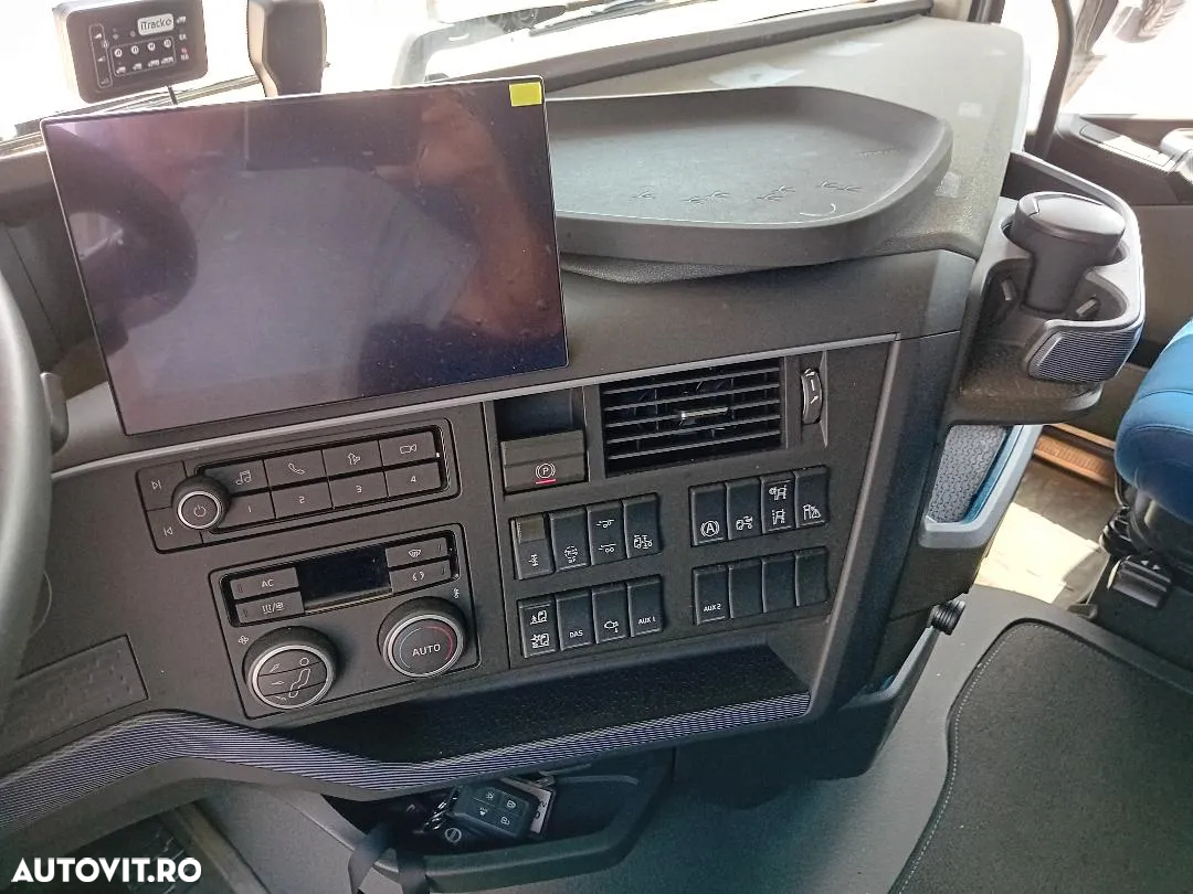 Volvo 460 Mega - 13