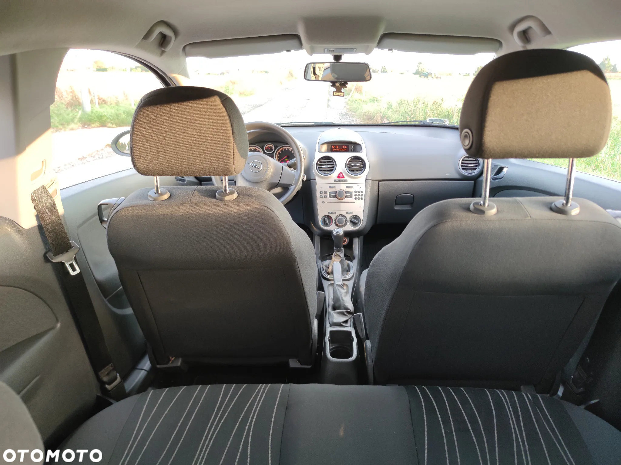 Opel Corsa 1.4 16V Enjoy - 11
