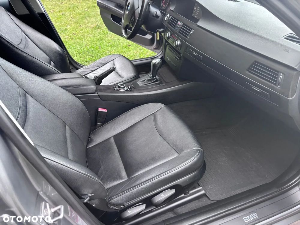 BMW Seria 3 318d DPF Touring - 22