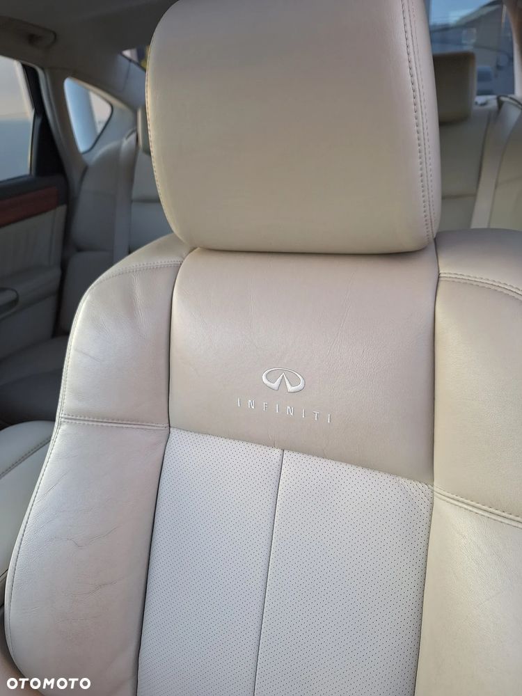 Infiniti M - 18