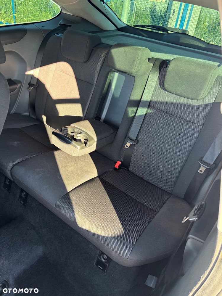 Ford Focus 2.0 16V Titanium - 23