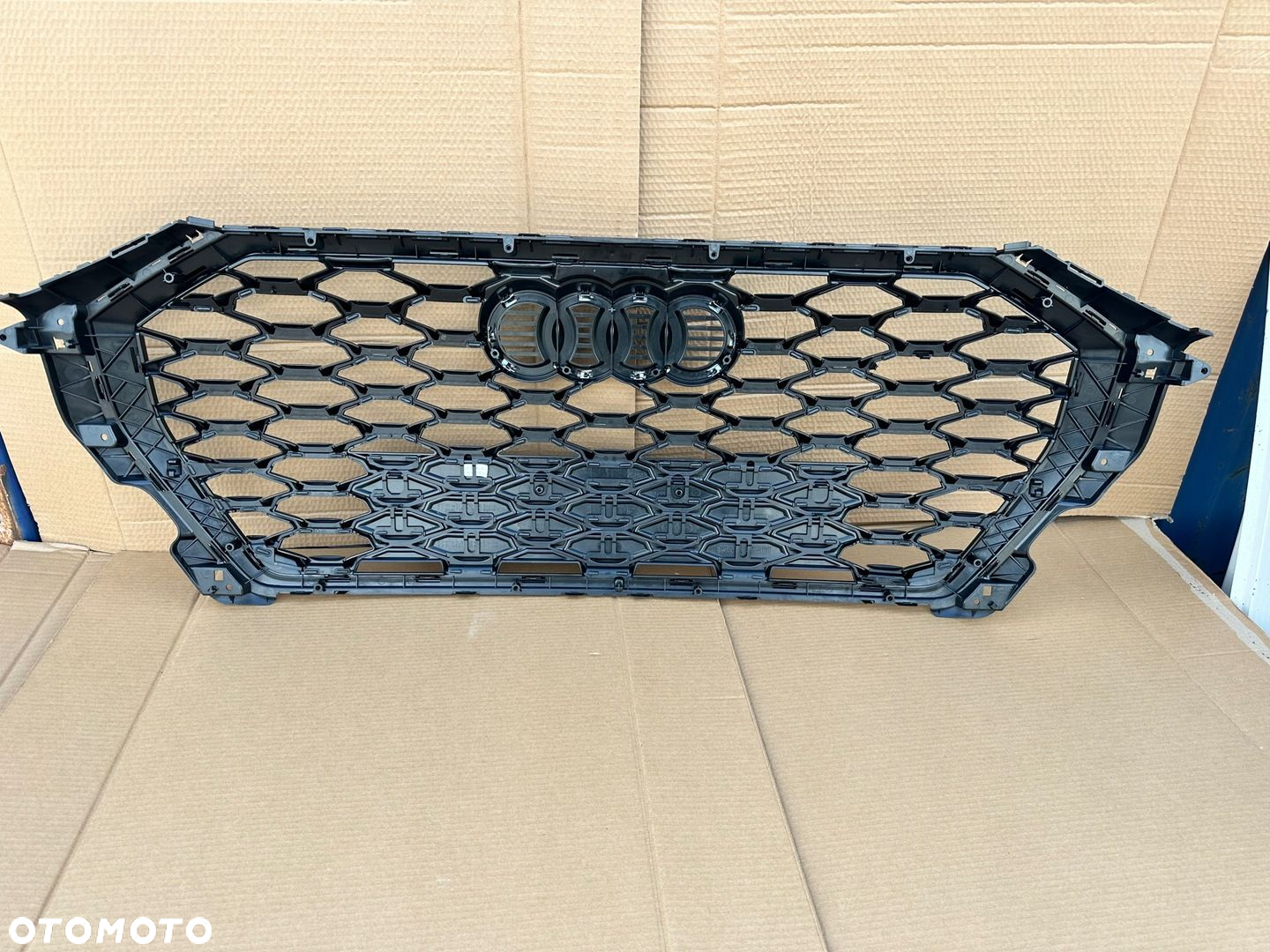 GRILL ATRAPA AUDI Q3 83A 83F S-LINE ŁADNY 83F853651 - 2
