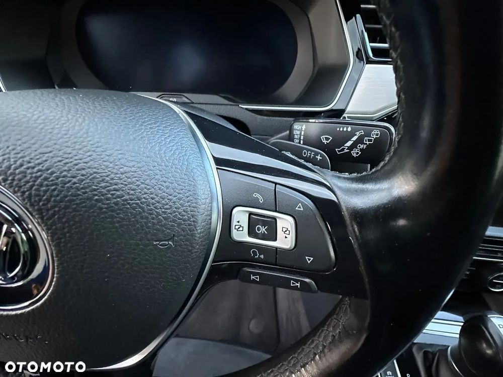 Volkswagen Passat Variant 2.0 TDI SCR DSG Highline - 28