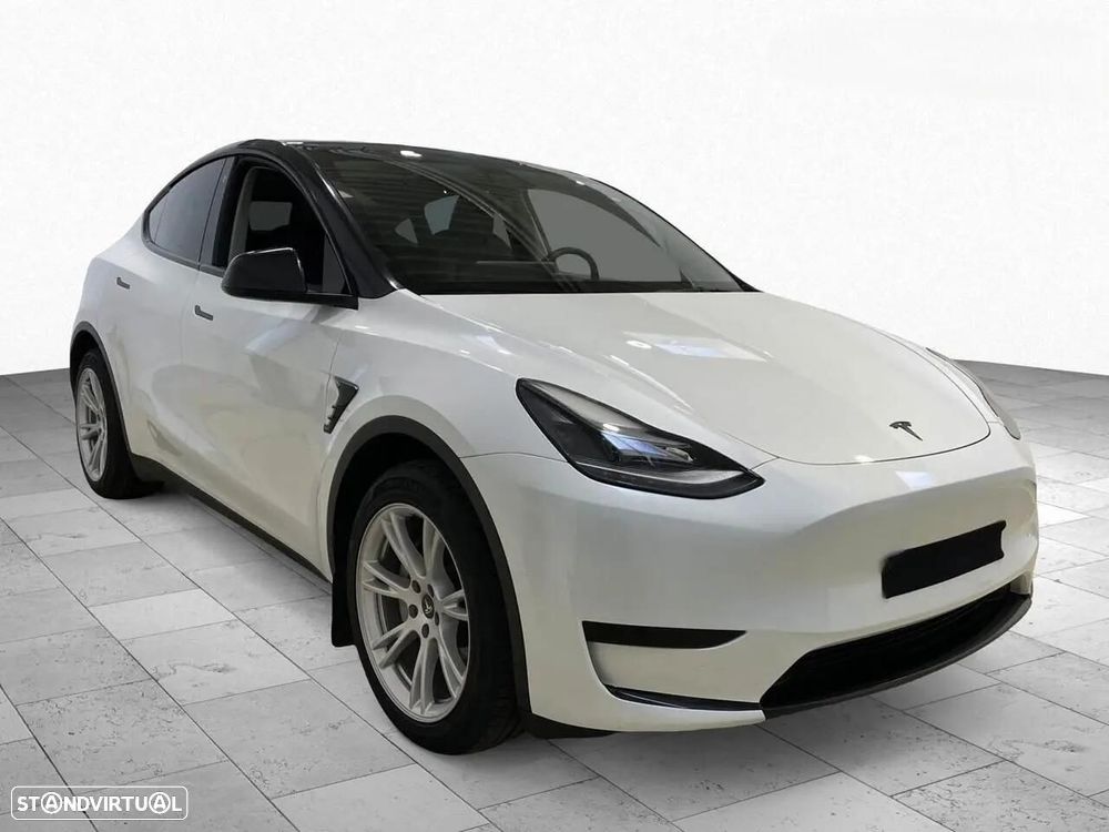 Tesla Model Y Standard Long Range RWD - 3