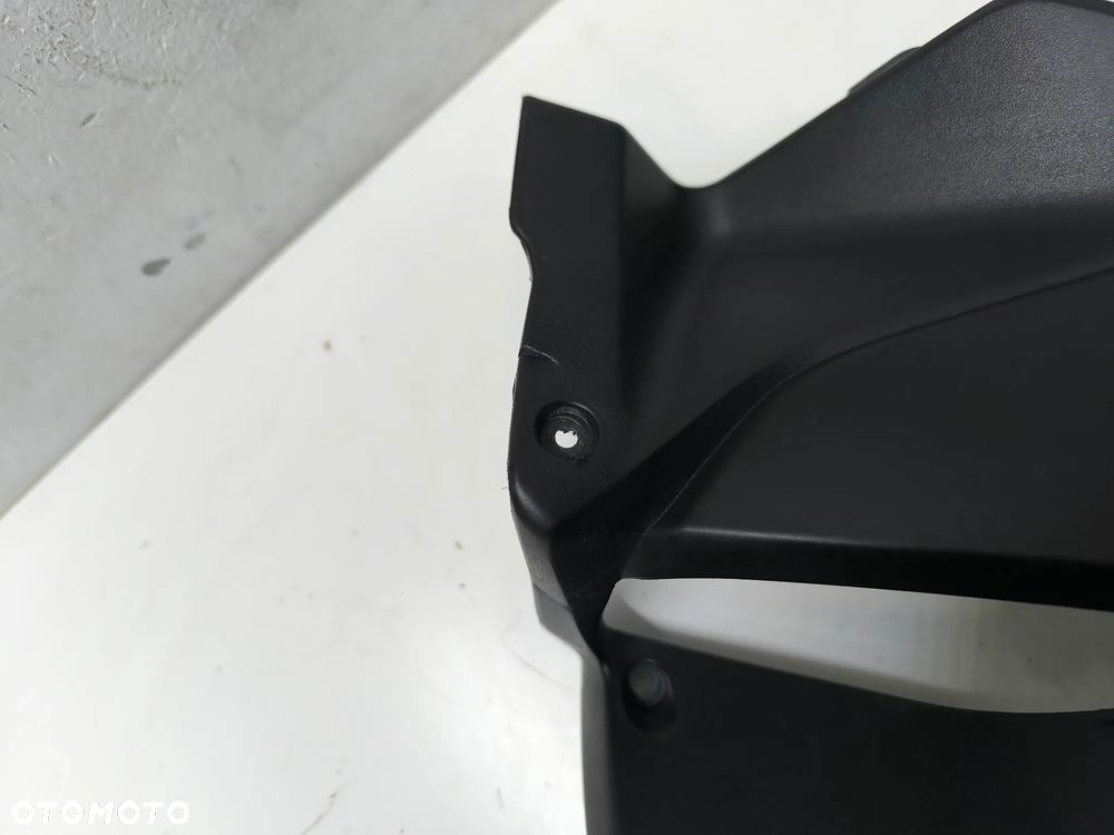 Górna Osłona Nóg Suzuki UK110 92111-40J10 - 2