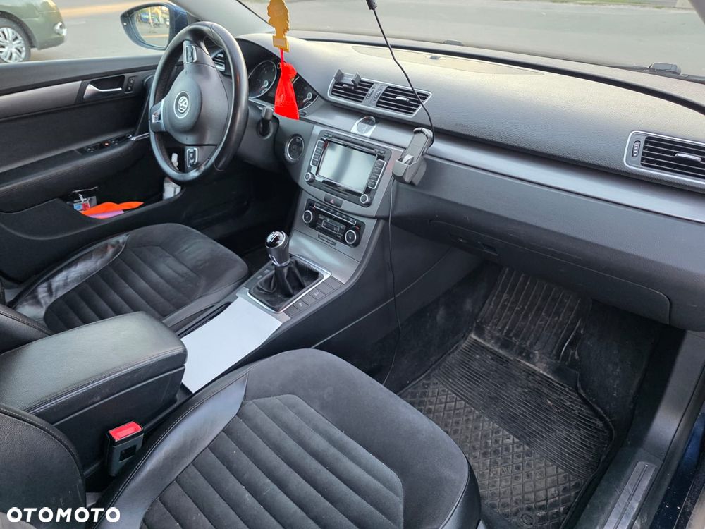 Volkswagen Passat - 12