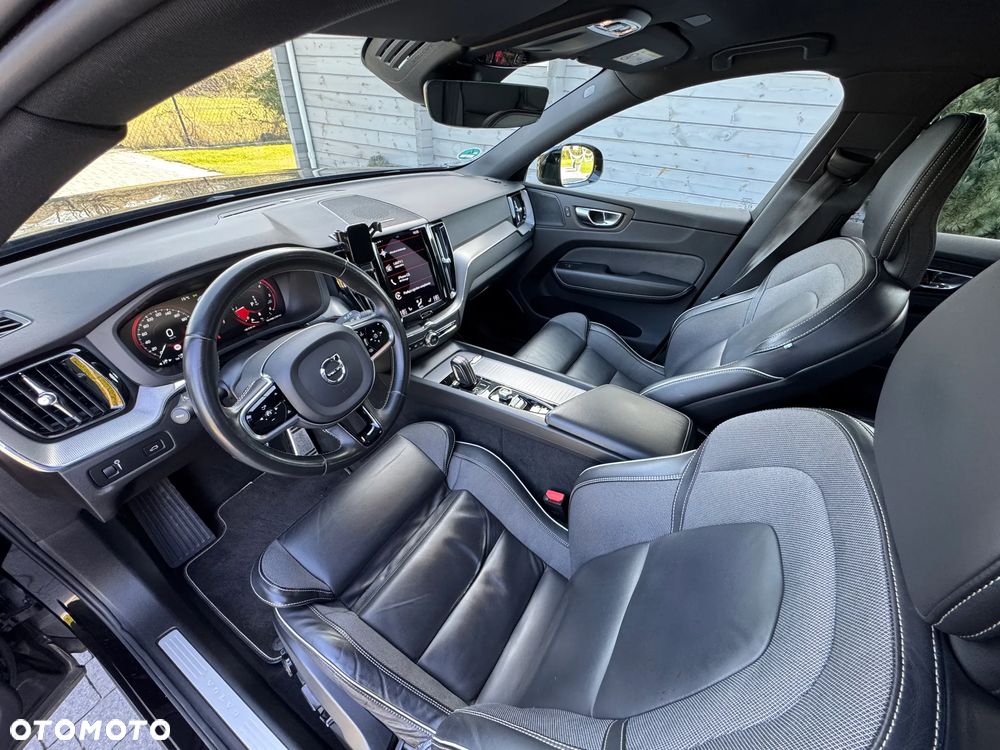 Volvo XC 60 B5 D AWD R-Design - 17