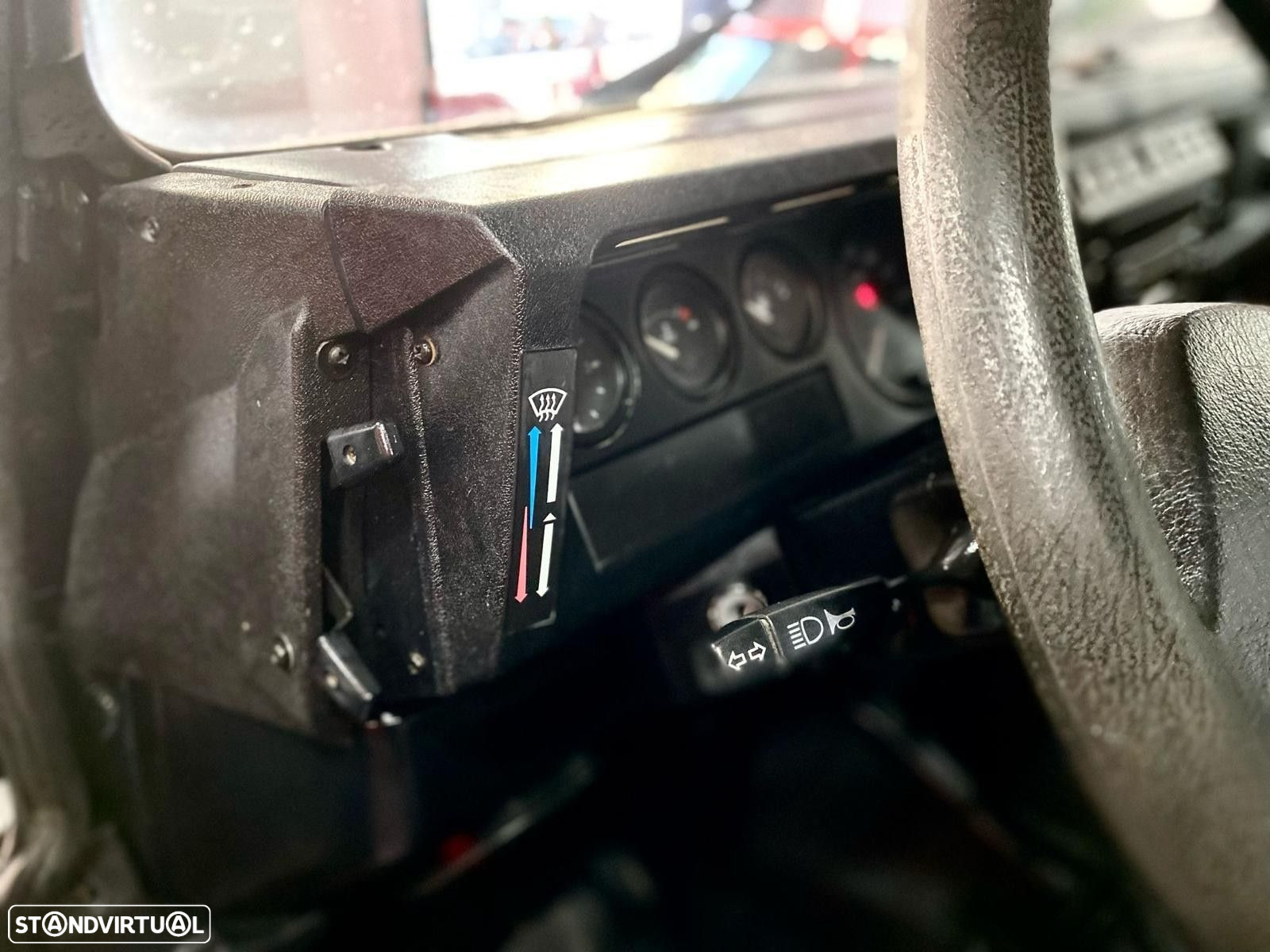 Land Rover Defender 90 2.5 TD5 Metal Top - 20
