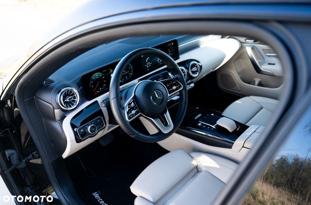 Mercedes-Benz CLA - 12