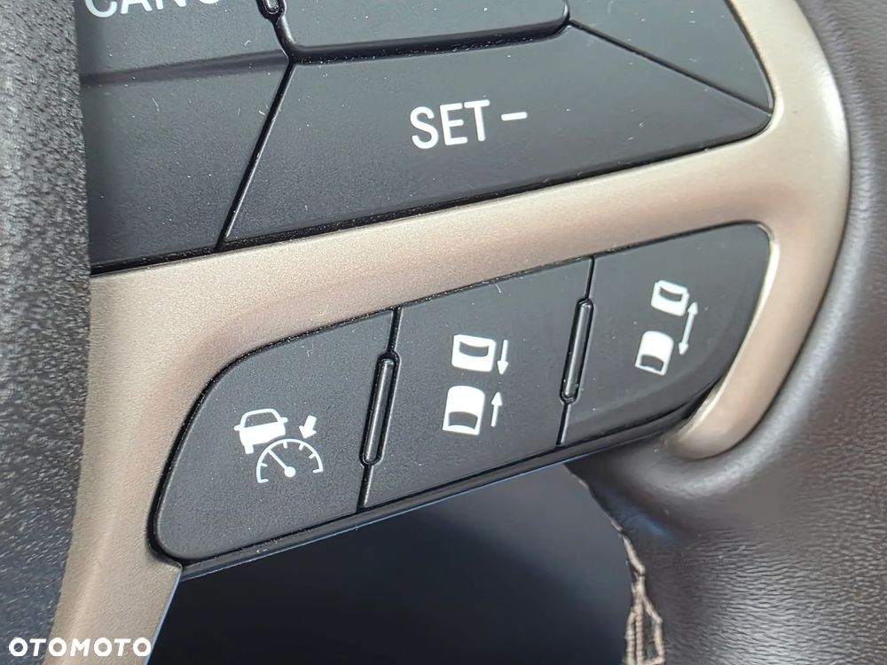 Jeep Grand Cherokee 3.0 CRD Overland Summit - 27