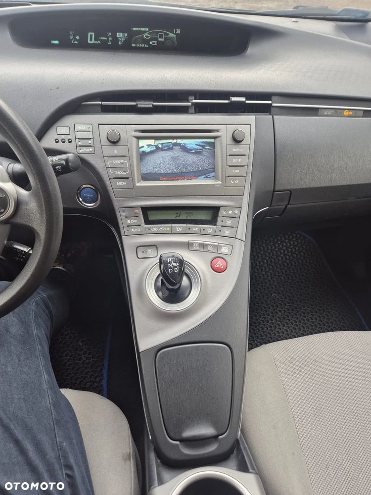 Toyota Prius 1.8 HSD Premium - 12