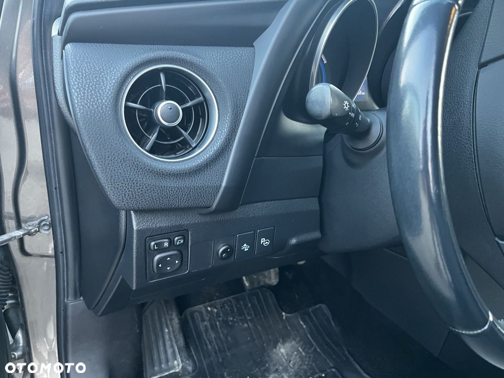 Toyota Auris - 10