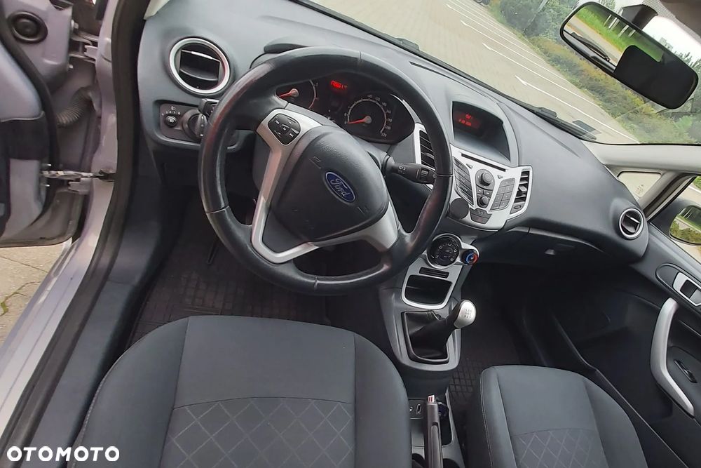 Ford Fiesta - 12
