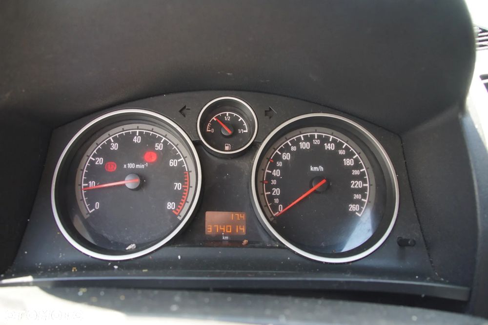 Auto na części - Opel Zafira B 1.8 16V 140 KM Z18XER F17 Z157 2006R Silnik Skrzynia Drzwi Maska Błotnik Zderzak Klapa Lampa Lusterko Klamka Szyba Deska Kokpit Sterownik Moduł Czujnik Licznik Wyświetlacz Panel Kierownica - 10