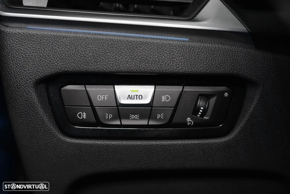 BMW 330 e Pack Desportivo M Auto - 31