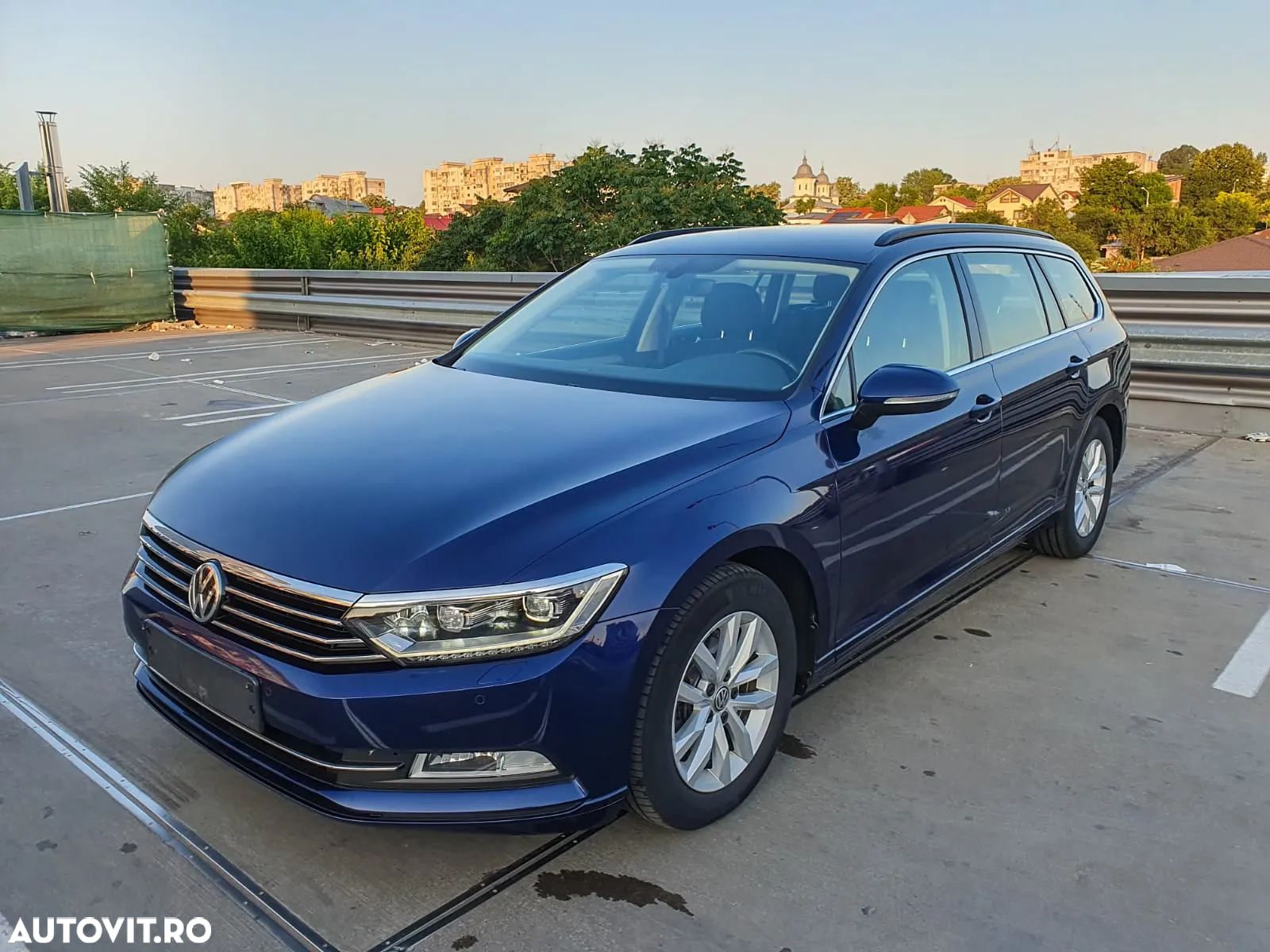 Volkswagen Passat - 1