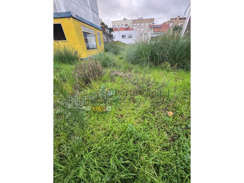 VENDE-E TERRENO PARA CONSTRUÇÃO - Grande imagem: 5/21