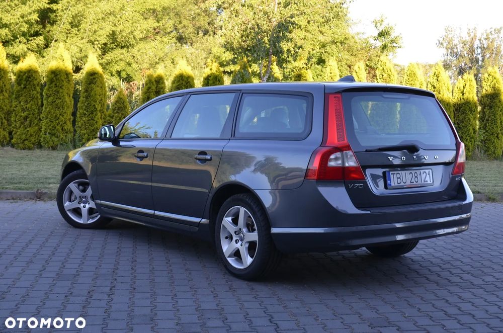 Volvo V70 2.4D Momentum - 4